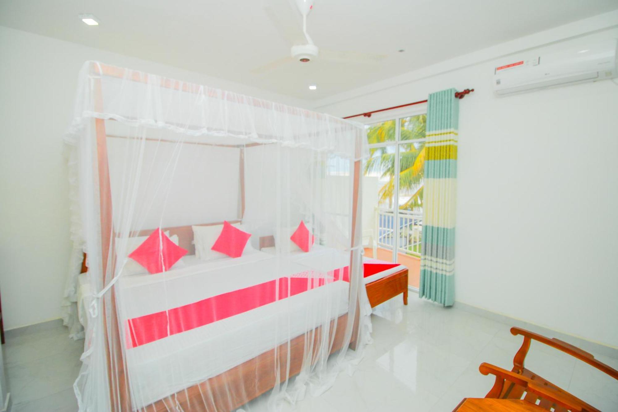 Onaro Beach View Matara Szoba fotó